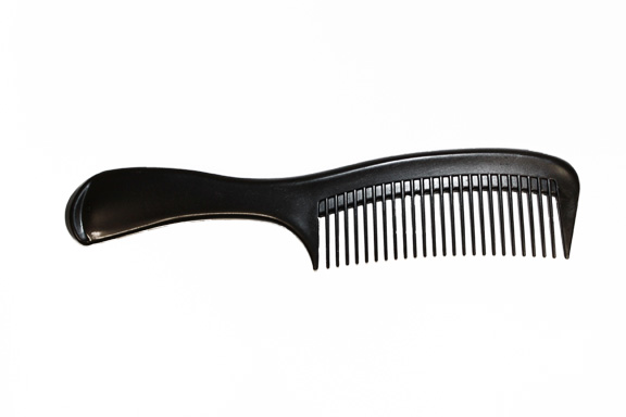 New World Imports Handle Comb, 8½"