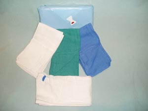 AMD Medicom Operating Room Towels, Sterile, 17" x 26", Blue, 4 pouches per pack