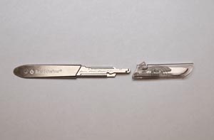 Aspen Bard-Parker® Protected Blade System Metal Handle, Size 3, 5/cs