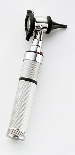 Welch Allyn 2.5V/3.5V Halogen Pneumatic Otoscope, 5 Polypropylene Specula