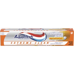 Aquafresh® Extreme Clean® Fluoride Toothpaste with Whitening Action, Mint Blast flavor, 5.6 oz. 
