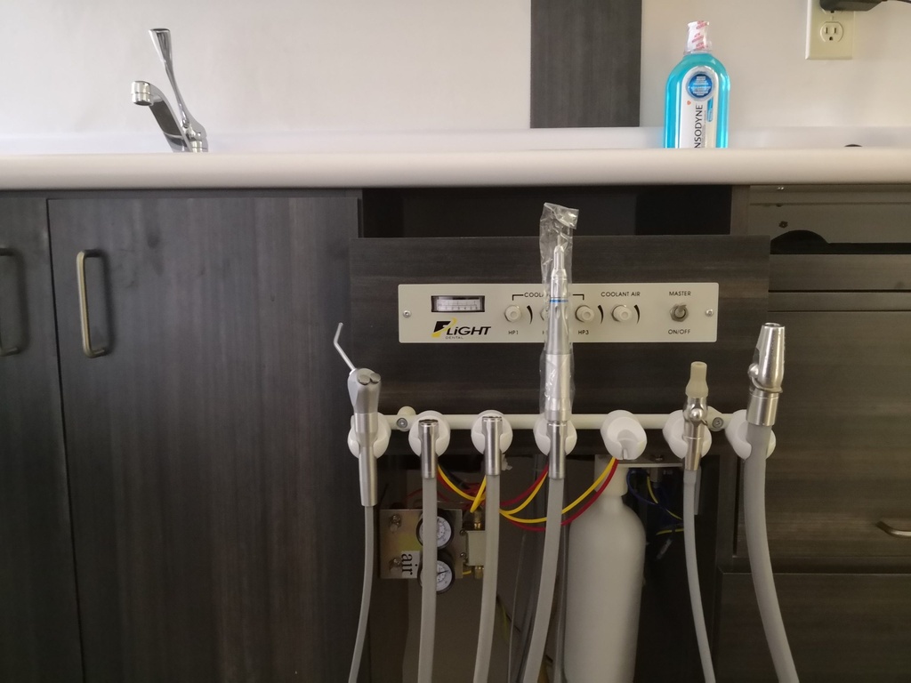 Flight Rear Delivery System w/Vacuum & Regulators for Air & Water, Water Bottle System, (3HP + Syringe, 1 HVE + 1 SE)