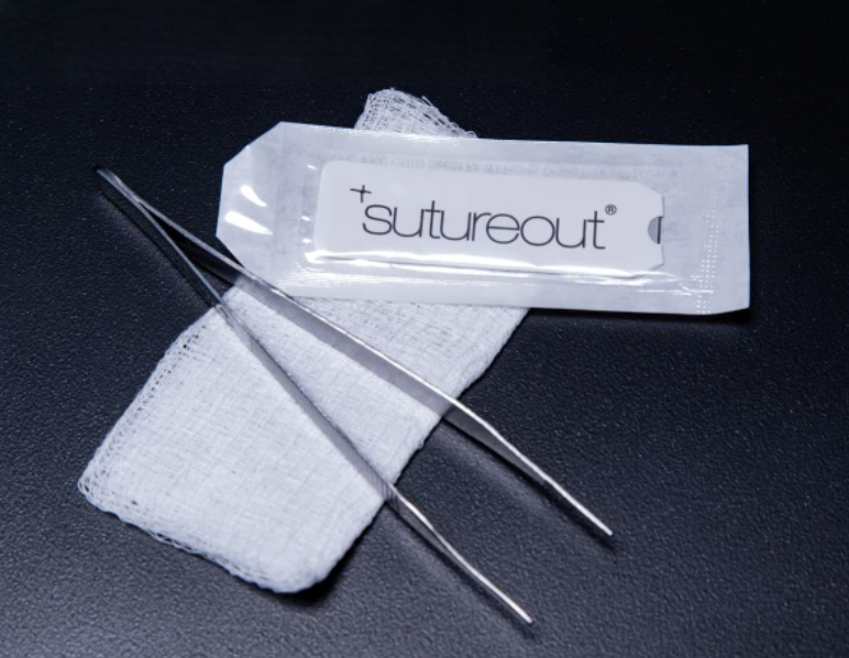 SutureOut Suture Removal Kit Includes: (1) SutureOut® Suture Removal Tool, (1) SS Adson Forceps without Teeth, (1) 4 x 4 Gauze (Rx) 50 kits/cs ()