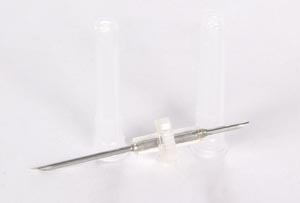 [415017] Double-Ended Transfer Needle, Proximal, 17G x 1¼" Needle Opposite 17G x ¾" Needle, DEHP & Latex Free (LF), 100/cs (Product on Vendor Allocation - Shortage - Contact us for Availability)